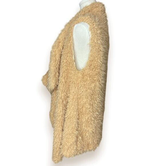 JANICE APPAREL‎ Faux Fur Shaggy Vest Carmel Size OS - Picture 4 of 6